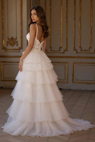 Ivoire une ligne à plusieurs niveaux robe de mariée avec fente
